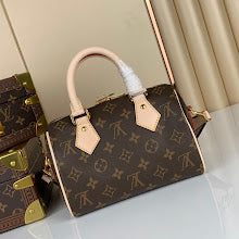 Chic Women's Designer Tote - Luxury Premium Handbag Style - NM4830