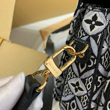 Premium Signature Shoulder Bag - Chic Women's Luxury Designer - NM5462