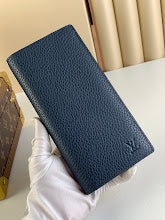 Luxury Iconic Crossbody Bag - Women's Elegant Designer Fashion - NM5106