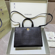 Premium Leather Crossbody Bag - Elegant Women's Designer Handbag - NM5501