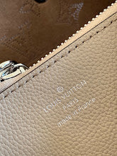 Luxury Iconic Crossbody Bag - Women's Elegant Designer Fashion - NM4199