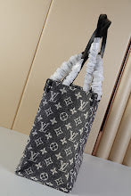 Chic Women's Designer Tote - Luxury Premium Handbag Style - NM4594