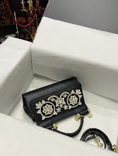 Luxury Signature Top Handle Bag - Elegant Women's Designer Handbag - NM6872