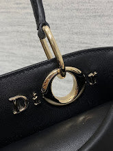 Chic Designer Tote Handbag - Luxury Premium Women's Fashion Bag - NM7418