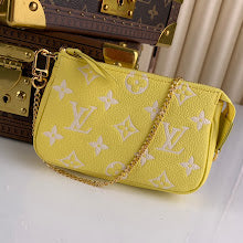 Premium Leather Crossbody Bag - Elegant Women's Designer Handbag - NM4737