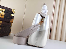 Chic Women's Shoulder Handbag - Luxury Premium Designer Style - NM4369