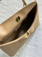 Chic Women's Crossbody Handbag - Luxury Premium Designer Style - NM7382