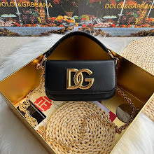 Luxury Iconic Crossbody Bag - Women's Elegant Designer Fashion - NM7070