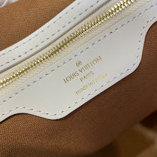 Luxury Monogram Shoulder Bag - Women's Elegant Designer Fashion - NM4307