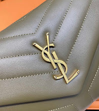 Luxury Iconic Crossbody Bag - Women's Elegant Designer Fashion - NM3189