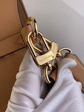 Luxury Iconic Crossbody Bag - Women's Elegant Designer Fashion - NM5030