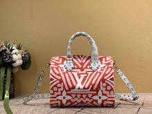 Luxury Iconic Crossbody Bag - Women's Elegant Designer Fashion - NM4142