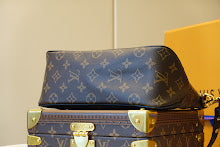 Luxury Iconic Crossbody Bag - Women's Elegant Designer Fashion - NM4869