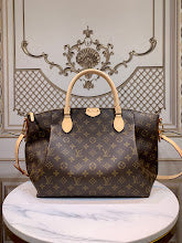 Chic Women's Designer Tote - Luxury Premium Handbag Style - NM4381