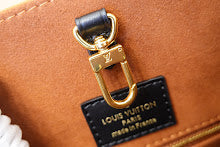 Premium Women's Tote Bag - Luxury Designer Fashion Handbag - NM4968