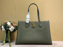Designer Iconic Shoulder Bag - Luxury Women's Premium Fashion - NM5446