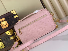 Luxury Signature Top Handle Bag - Elegant Women's Designer Handbag - NM4535