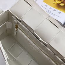 Luxury Designer Shoulder Bag for Women - Premium Fashion Handbag - NM5553