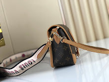 Designer Iconic Tote Handbag - Premium Luxury Women's Fashion - NM4812