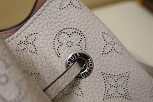 Designer Iconic Shoulder Bag - Luxury Women's Premium Fashion - NM4109