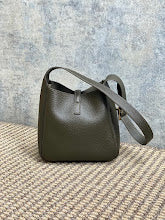 Chic Women's Designer Tote - Luxury Premium Handbag Style - NM3762