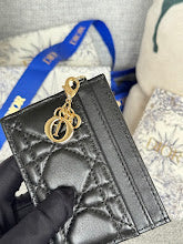 Luxury Iconic Crossbody Bag - Women's Elegant Designer Fashion - NM7327