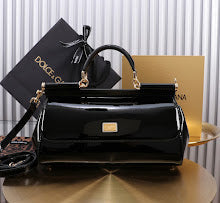Luxury Monogram Shoulder Bag - Women's Elegant Designer Fashion - NM6957