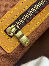 Premium Signature Shoulder Bag - Chic Women's Luxury Designer - NM4331