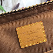 Chic Women's Crossbody Handbag - Luxury Premium Designer Style - NM4374