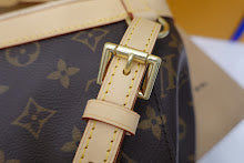 Chic Women's Designer Tote - Luxury Premium Handbag Style - NM4334