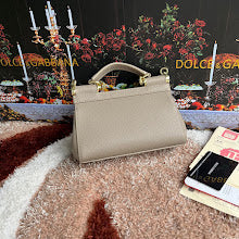 Chic Women's Designer Tote - Luxury Premium Handbag Style - NM6759