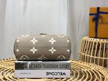 Chic Women's Designer Tote - Luxury Premium Handbag Style - NM4878