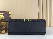 Chic Women's Crossbody Handbag - Luxury Premium Designer Style - NM4619