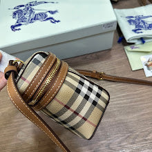 Premium Signature Crossbody - Chic Women's Luxury Designer Bag - NM5530