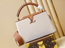Luxury Iconic Crossbody Bag - Women's Elegant Designer Fashion - NM4372