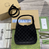Front view of polished modern women's handbag – women's everyday handbag