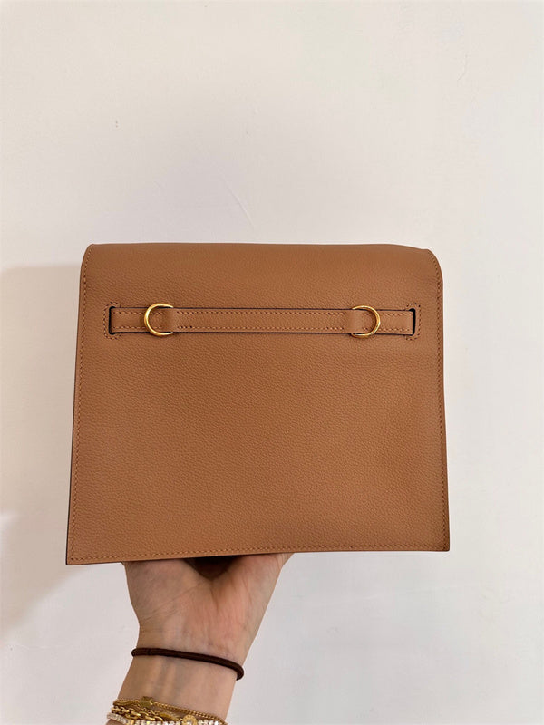  structured bag close-up of hardware and finish