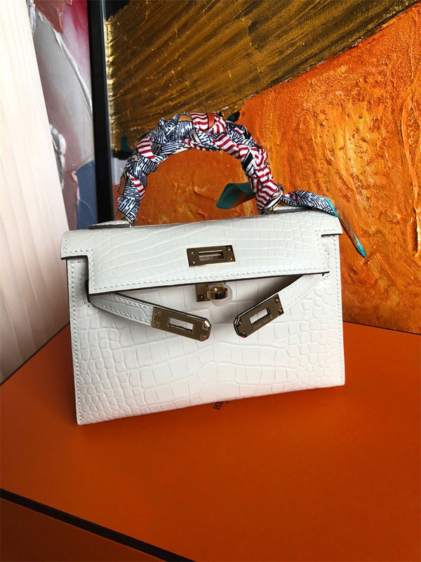  Smart crossbody bag front view
