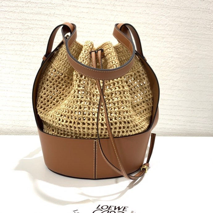 Ziva's Charm handbag – detail view (21.5cm*31cm*16cm)