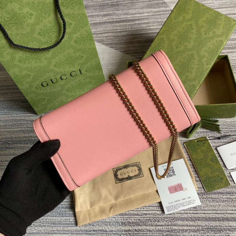 Front view of modern premium women's handbag – women's luxury accessory