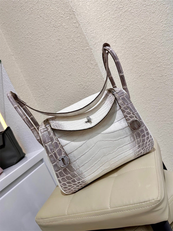  polished carryall bag detail view showing craftsmanship 8