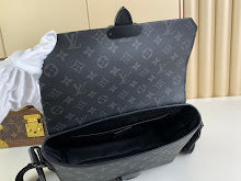 Chic Women's Designer Tote - Luxury Premium Handbag Style - NM4476