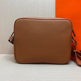  modern everyday bag detail view showing craftsmanship 8