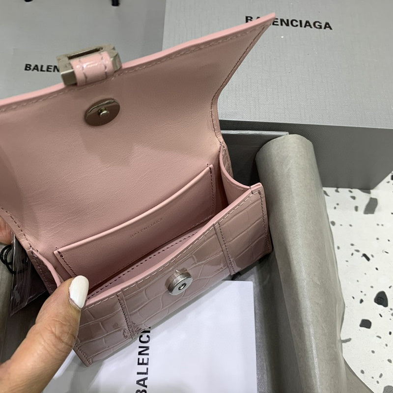 Zivas Charm Understated Luxury Statement Handbag (Considered Detail & Form) – Detail View