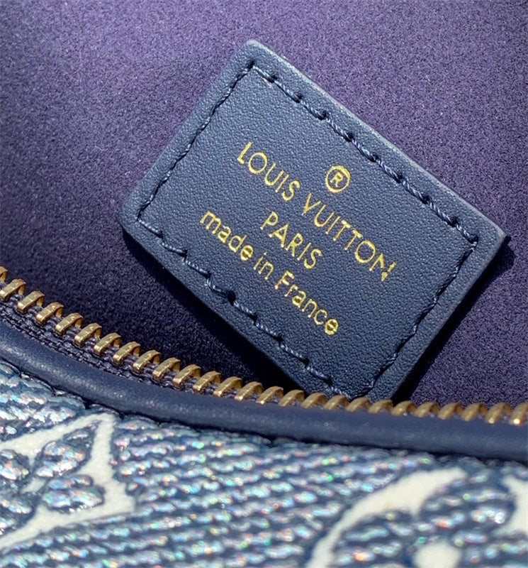  structured bag interior and compartment view