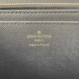 Front view of modern everyday-luxe women's handbag – women's statement bag