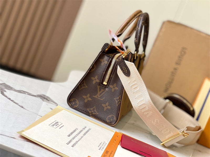  structured bag interior and compartment view