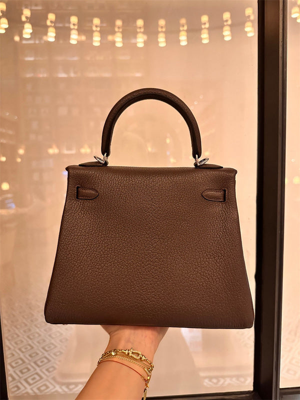  clean-lined shopper bag styled with outfit 24