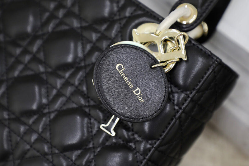 Close-up detail of everyday-luxe classic women's handbag – women's premium purse