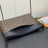  everyday crossbody bag detail view showing craftsmanship 8